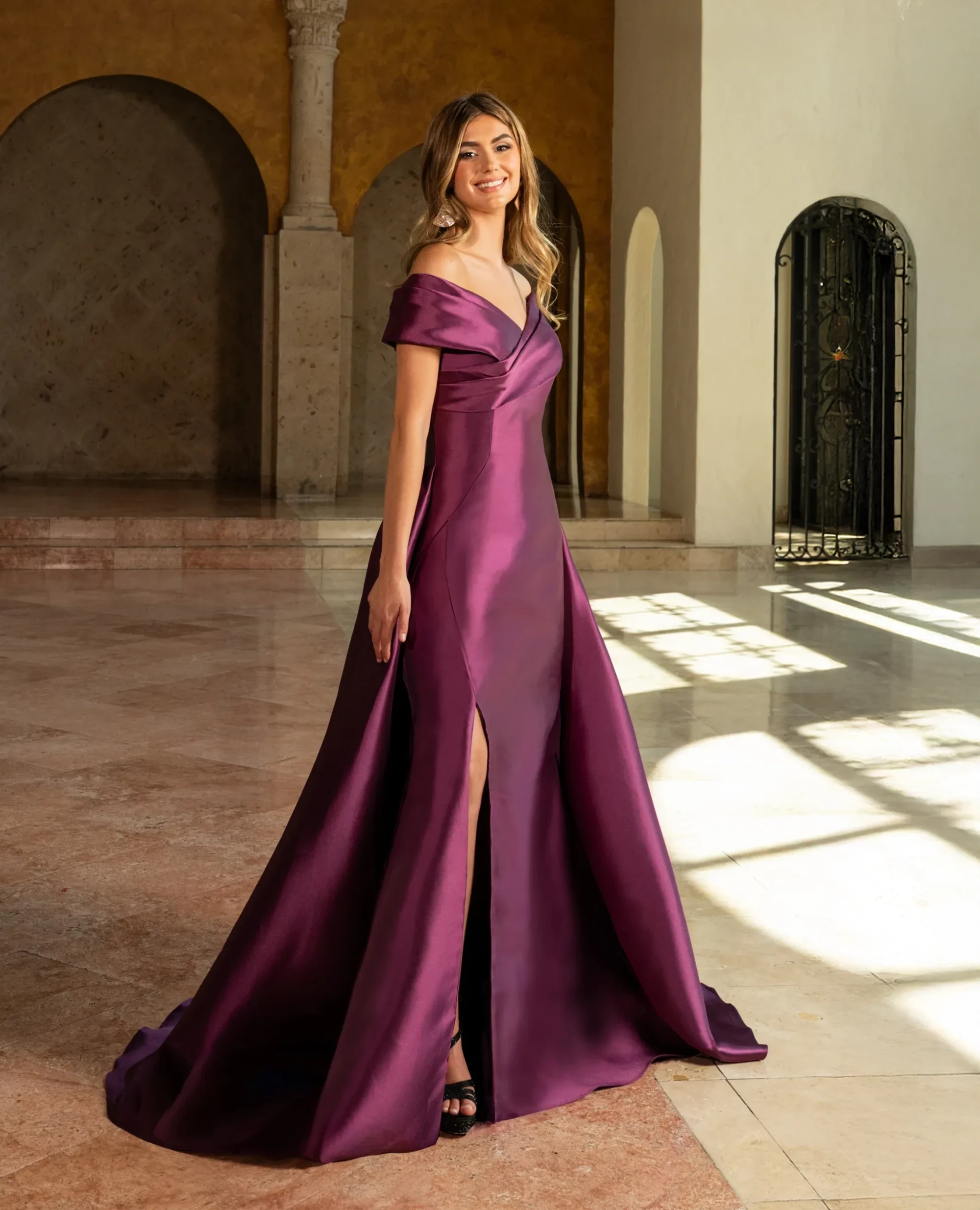 Photo of the model wearing a Mothers collection